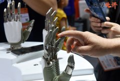 必需抢工智能成长的汗青性机缘 